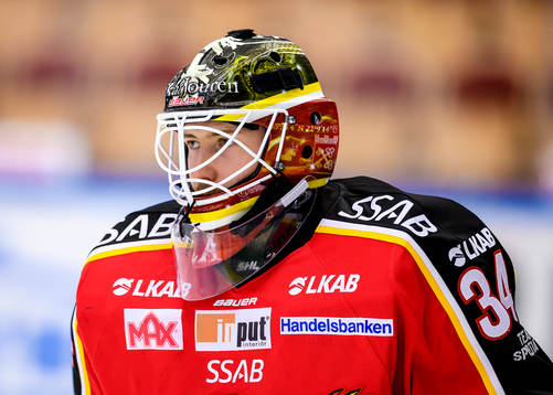 Luleås målvakt Joel Lassinatti på uppvärmningen
