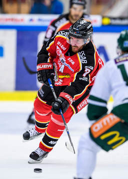 Luleås Jan Sandström med pucken