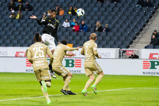 s Alexander Isak med en nick mot mål förbi Östersunds