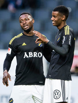 s Chinedu Ogbuke Obasi jublar