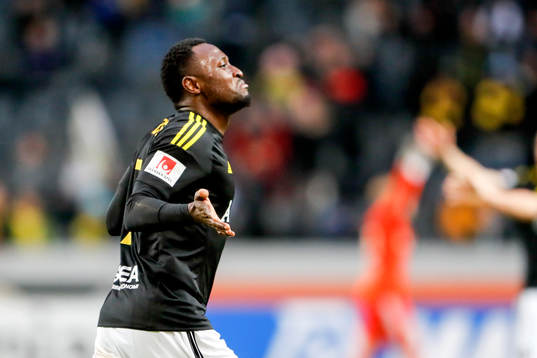 s Chinedu Ogbuke Obasi jublar