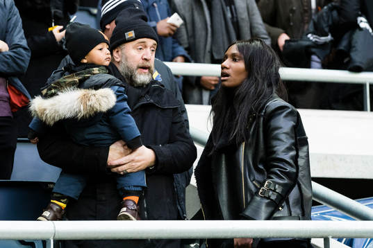 s sportchef Björn Wesström med familj på läktaren innan