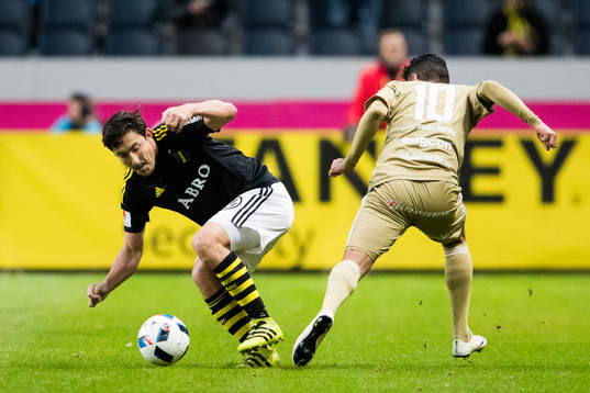 s Stefan Ishizaki och Östersunds Hosam Aiesh