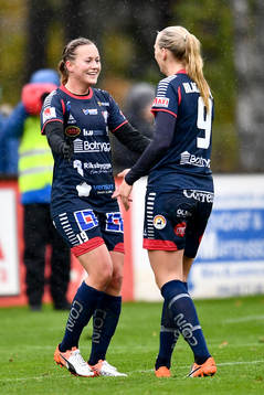 Linköpings Kristine Minde och Stina Blackstenius  jublar