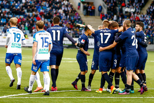 Malmö FFs Kari Arnason jublar med lagkamrater