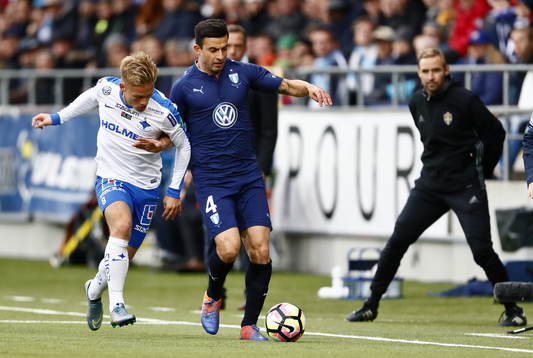 Norrköpings Nicklas Bärkroth och Malmö FFs Behrang Safari