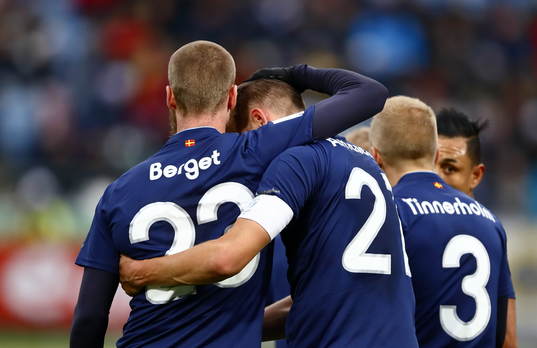 Malmö FFs Jo Inge Berget och Kari Arnason jublar