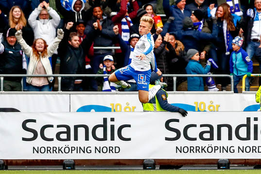 Norrköpings Nicklas Bärkroth jublar