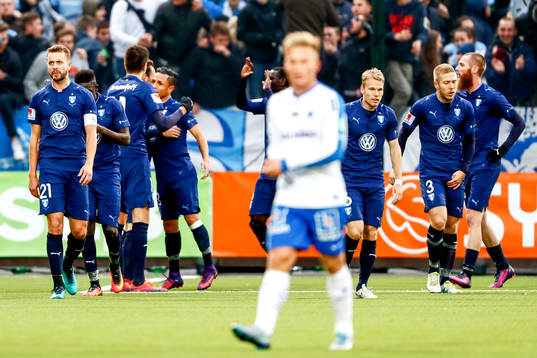 Malmö FFs Alexander Jeremejeff jublar med lagkamrater