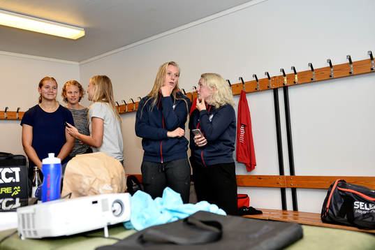Linköpings lag inväntar slutresultatet i matchen