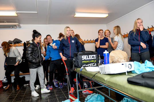 Linköpings lag inväntar slutresultatet i matchen