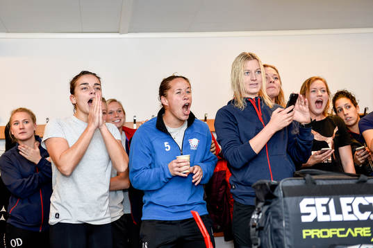 Linköpings lag inväntar slutresultatet i matchen