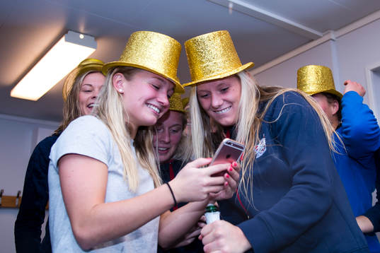 Linköpings spelare firar guld medalj
