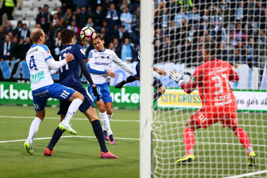 Malmö FFs Alexander Jeremejeff gör mål 1-2 mellan