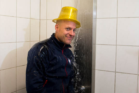 Linköping assisterande tränare Anders Jacobson jublar