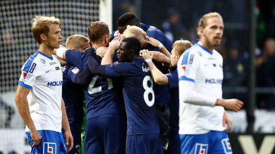 Malmö FFs spelare jublar och Norrköpings Sebastian