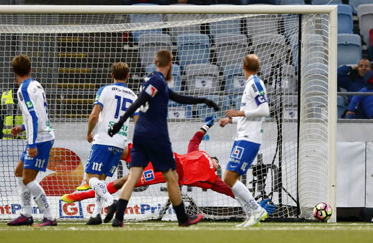Skott i stolpen av Malmö FFs Jo Inge Berget