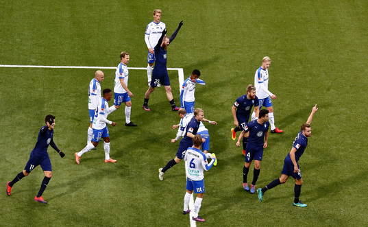 Jubel o depp vid mål 0-1 av Malmö FFs Kari Arnason 0-1 av