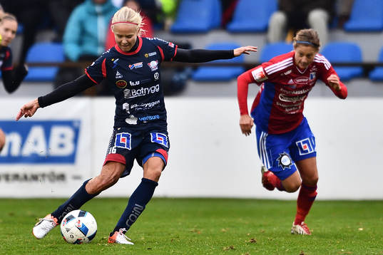 Linköpings Pernille Mosegaard Harder skjuter