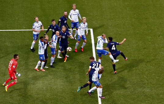 Mål 0-1 av Malmö FFs Kari Arnason