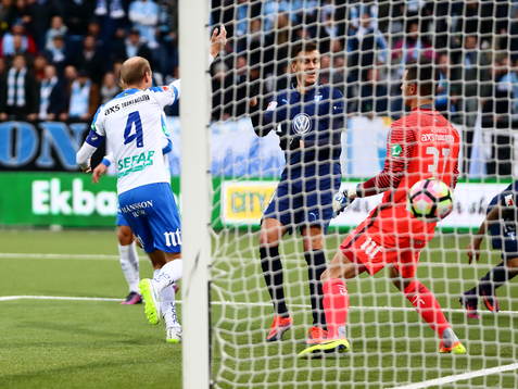 Malmö FFs Alexander Jeremejeff gör mål 1-2 på