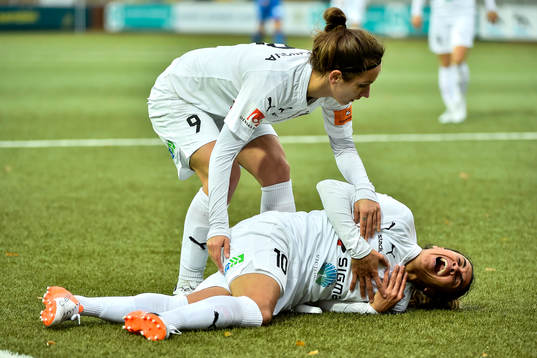 Rosengårds Marta Viera Da Silva får hjälp av Natasa