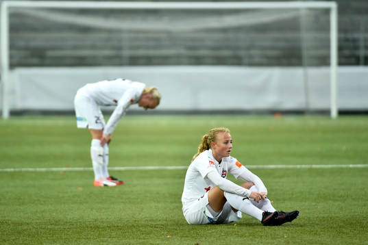 Rosengårds Ebba Wieder och Emma Pennsäter deppar