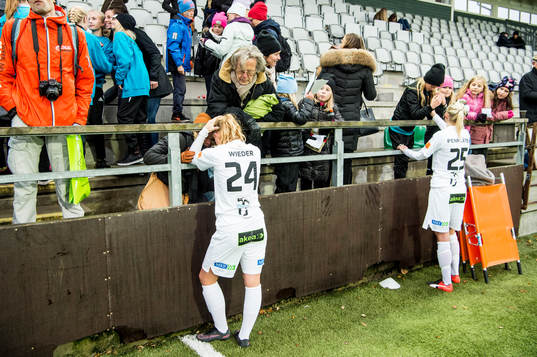 Rosengårds Ebba Wieder och Emma Pennsäter deppar