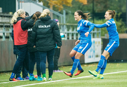 Eskilstunas Marija Banusic och Nathalie Björn  jublar