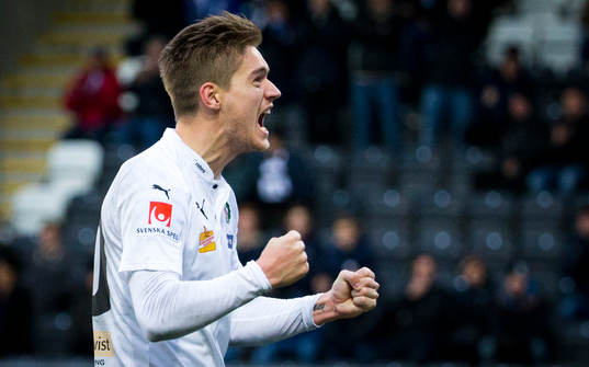 Örebros Victor Sköld jublar