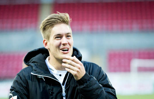 Örebros Victor Sköld jublar