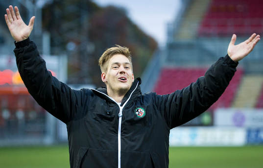Örebros Victor Sköld jublar