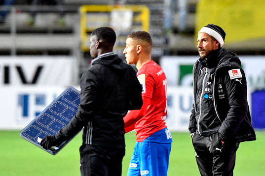 Helsingborgs Jordan Larsson byts in av manager Henrik