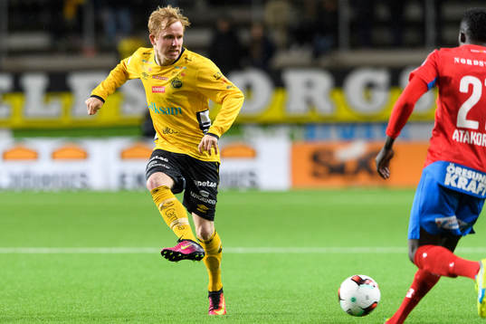 Elfsborgs Simon Lundevall nder fotbollsmatchen i
