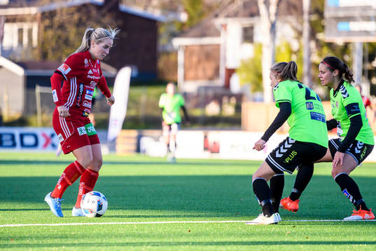 Piteås Irma Helin med bollen