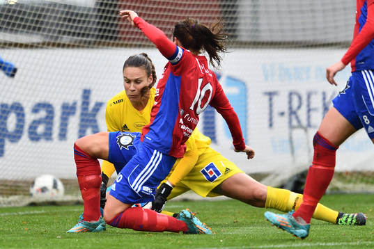 Vittsjö Johanna Andersson och målvakt Katlynn Fraine