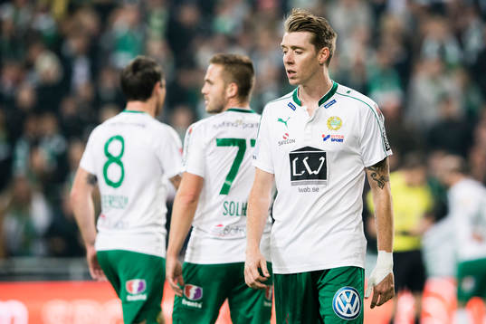 Hammarbys Birkir Már Saevarsson ser deppig ut