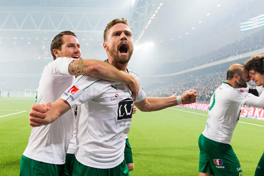 Hammarbys Johan Persson och Arnór Smárason jublar