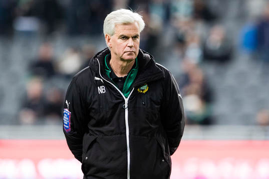 Hammarbys tränare Nanne Bergstrand innan fotbollsmatchen i