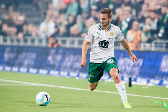 Hammarbys Mats Solheim med bollen