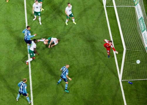 Djurgårdens Mathias Ranegie nickar in 0-2 för Djurgården