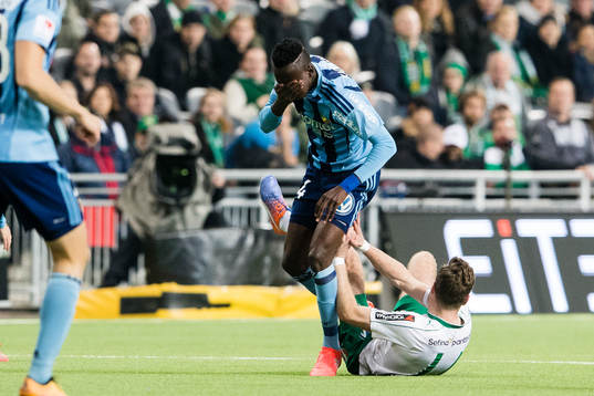 Djurgårdens Philana Tinotenda Kadewere tar sig för