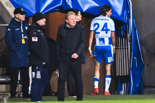 IFK Göteborgs Tom Pettersson lämnar planen