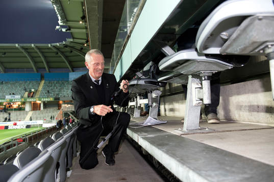 Pressvärd Göran Andersson hjälper journalisterna