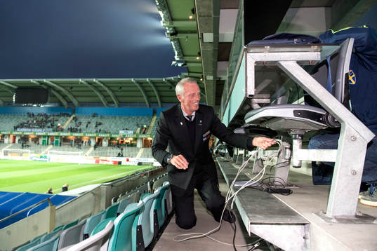 Pressvärd Göran Andersson hjälper journalisterna
