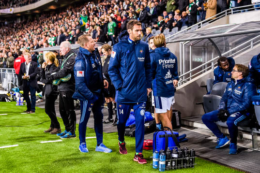Djurgårdens målvakt Andreas Isaksson lämnar bänken