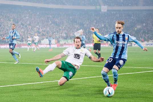 Hammarbys Johan Persson utmanar Djurgårdens Daniel Berntsen
