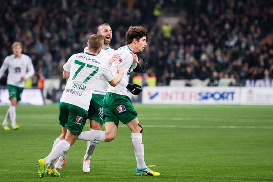 Hammarbys Romulo Cabral Pereira Pinto jublar med Kennedy