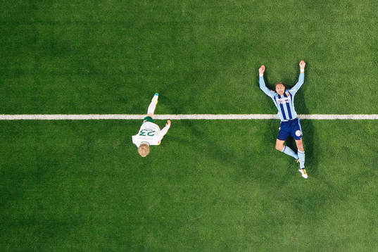 Djurgårdens Mathias Ranegie deppar bredvid Hammarbys Lars