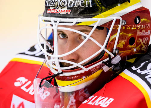 Luleås målvakt Joel Lassinatti på uppvärmningen